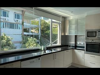 Chung Hom Kok - Cypresswaver Villas Block B 06