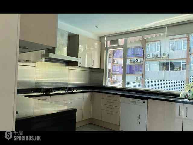 Chung Hom Kok - Cypresswaver Villas Block B 07