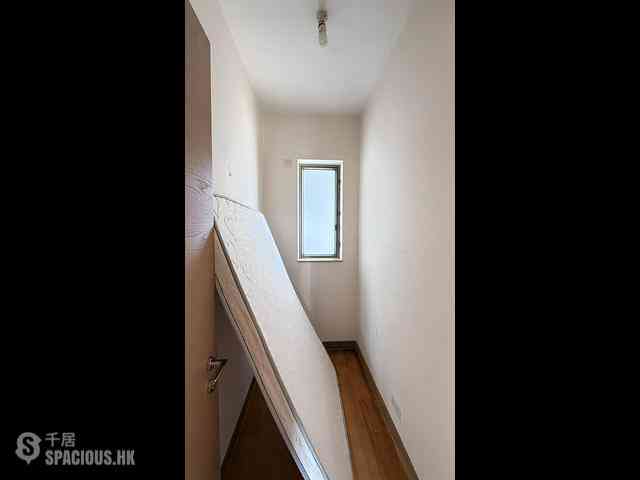 Sai Ying Pun - Island Crest Block 1 07