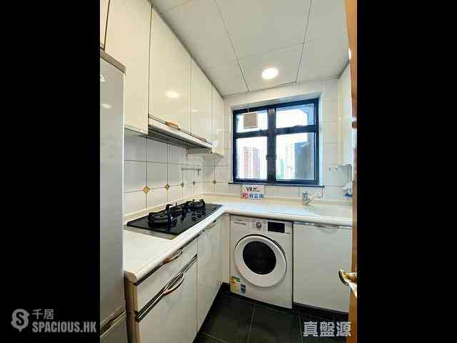 Fortress Hill - Le Sommet Block 2 05