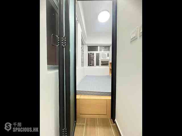 Tsim Sha Tsui - Golden Crown Court 13