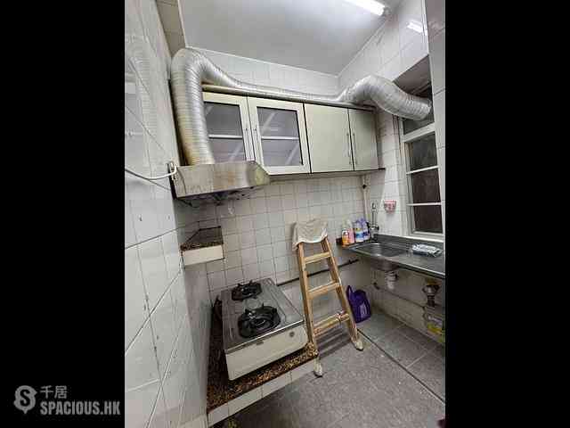 Shau Kei Wan - Tung On Building 05