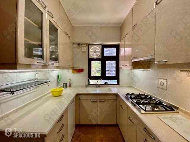 Pok Fu Lam - Baguio Villa Block 16 05