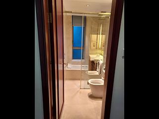 Wan Chai - The Avenue Phase 2 Block 2 04