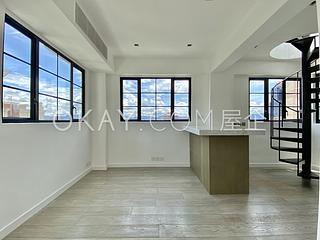 Soho - Caravan Court 06