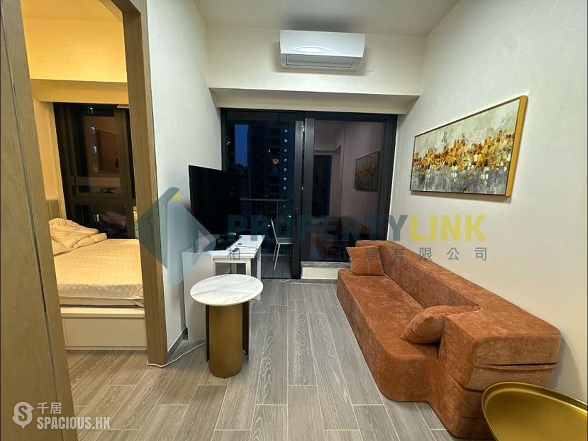 Sai Ying Pun - The Queens 01