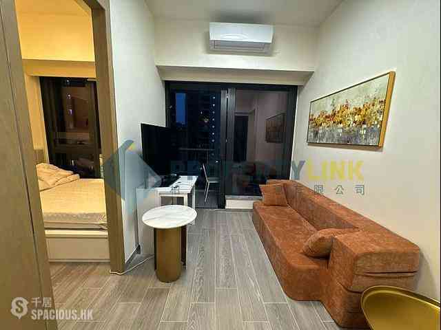 Sai Ying Pun - The Queens 01