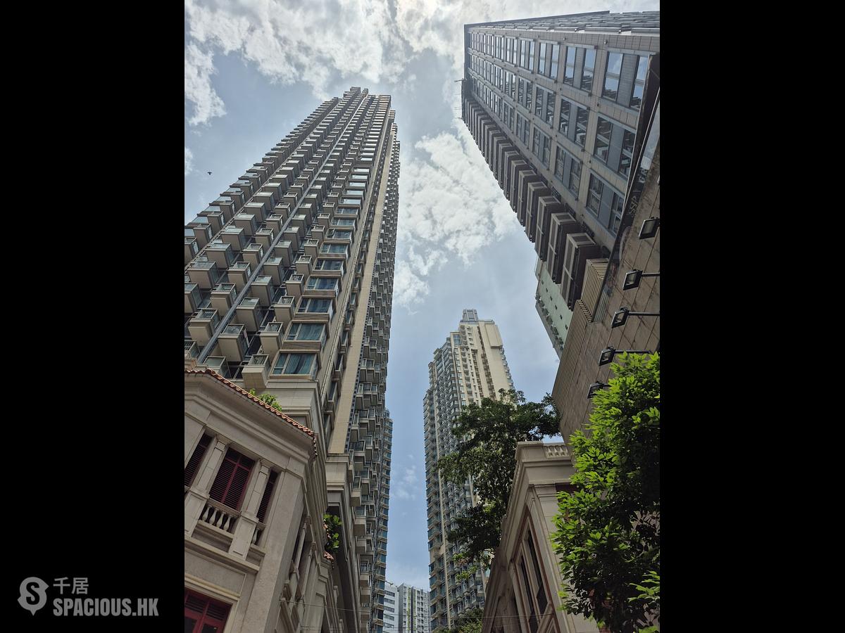 Wan Chai - The Avenue Phase 2 01