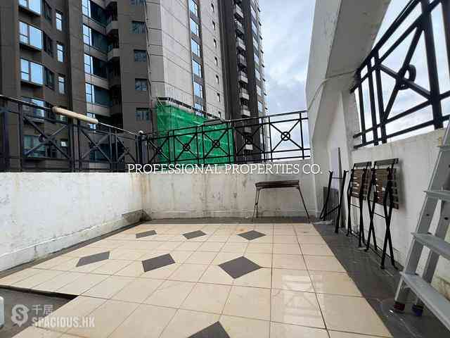 Mid Levels Central - Windsor Court 09