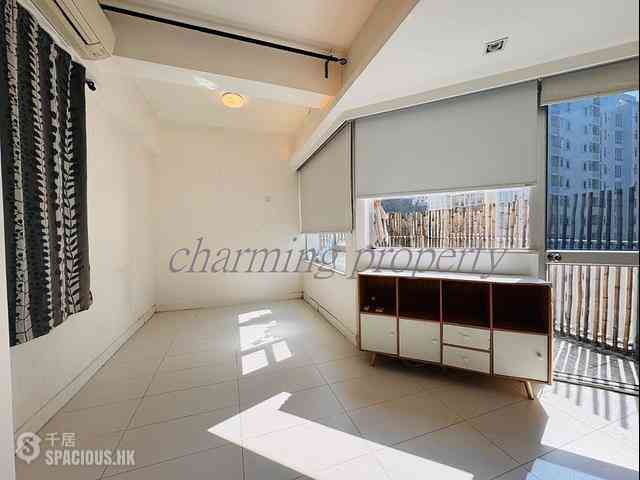 Happy Valley - Cheerful Court 02