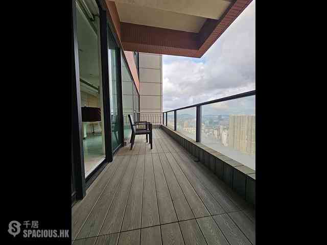 West Kowloon - The Arch Sun Tower (Block 1A) 02