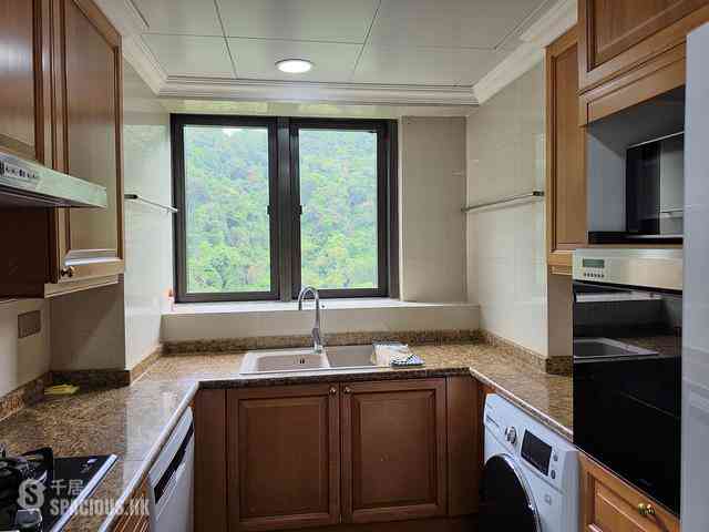 Mid Levels Central - Tavistock II 09