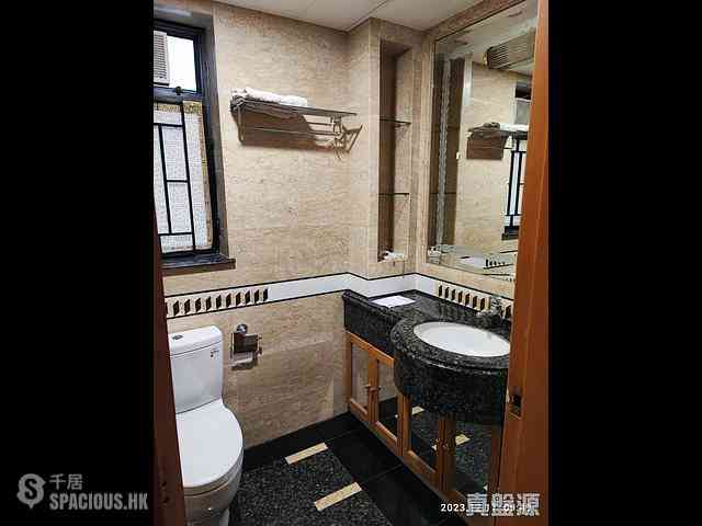 Fortress Hill - Le Sommet Block 2 02