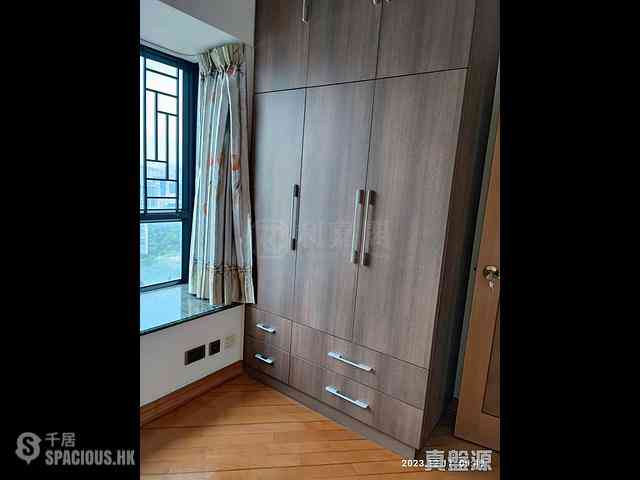 Fortress Hill - Le Sommet Block 2 03