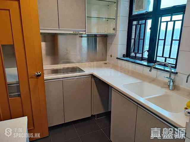 Fortress Hill - Le Sommet Block 2 05