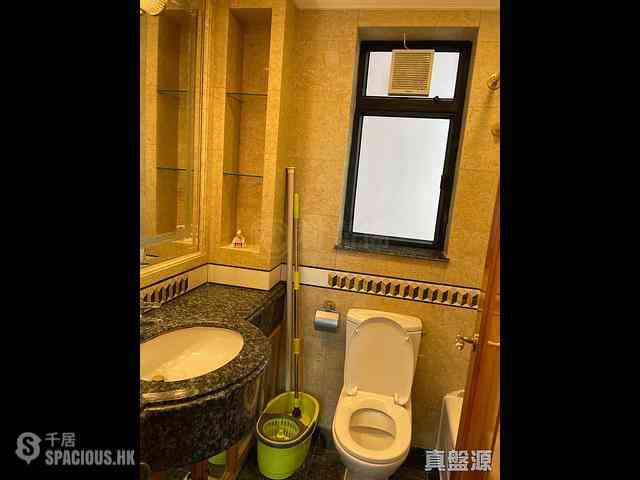 Fortress Hill - Le Sommet Block 2 05