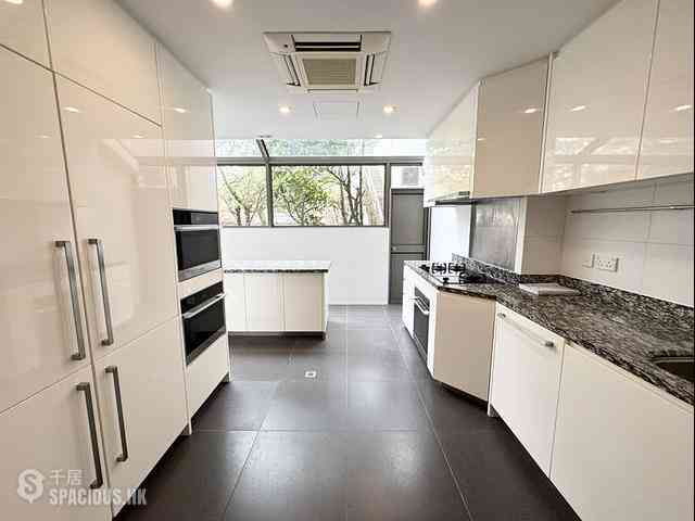The Peak - Mount Austin Estate 13