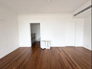 The Peak - Mount Austin Estate 24
