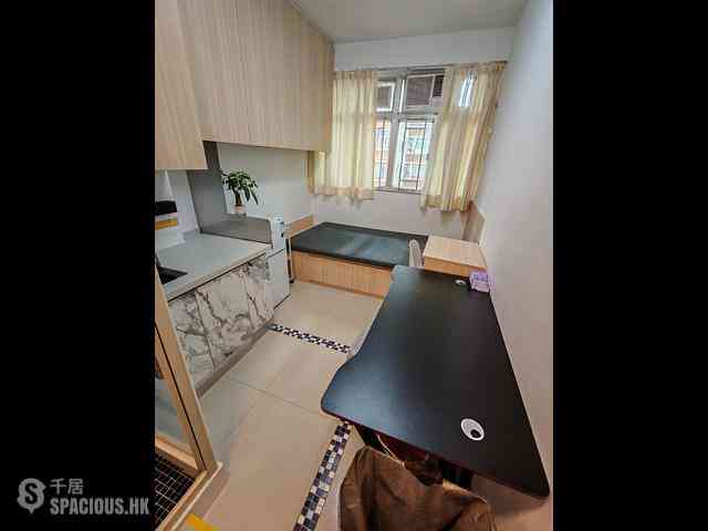 Sai Ying Pun - Luen Tak Building 02