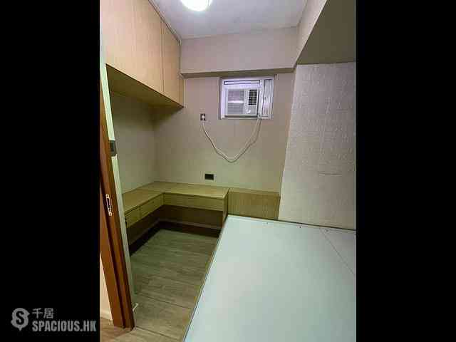 Shau Kei Wan - Hong Wah Mansion Block 2 02