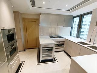 Mid Levels Central - 3, MacDonnell Road 13