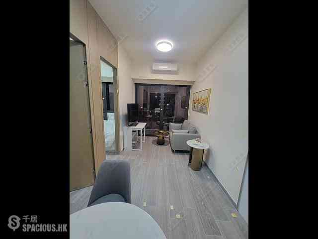 Sai Ying Pun - The Queens 01