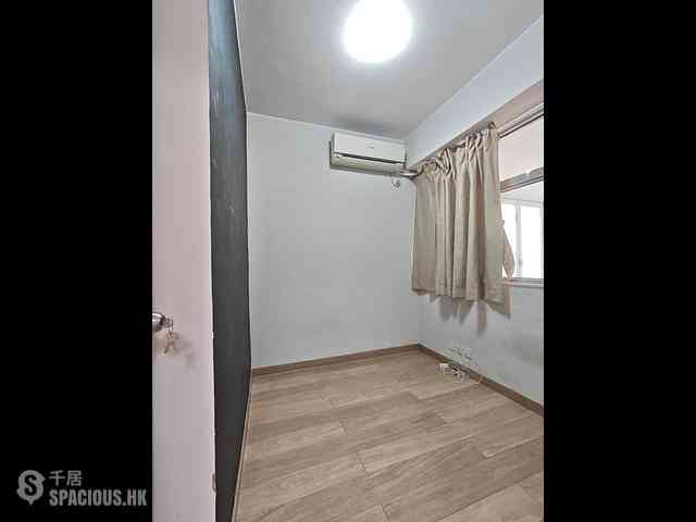 Shek Tong Tsui - Tuck Ga Building 04