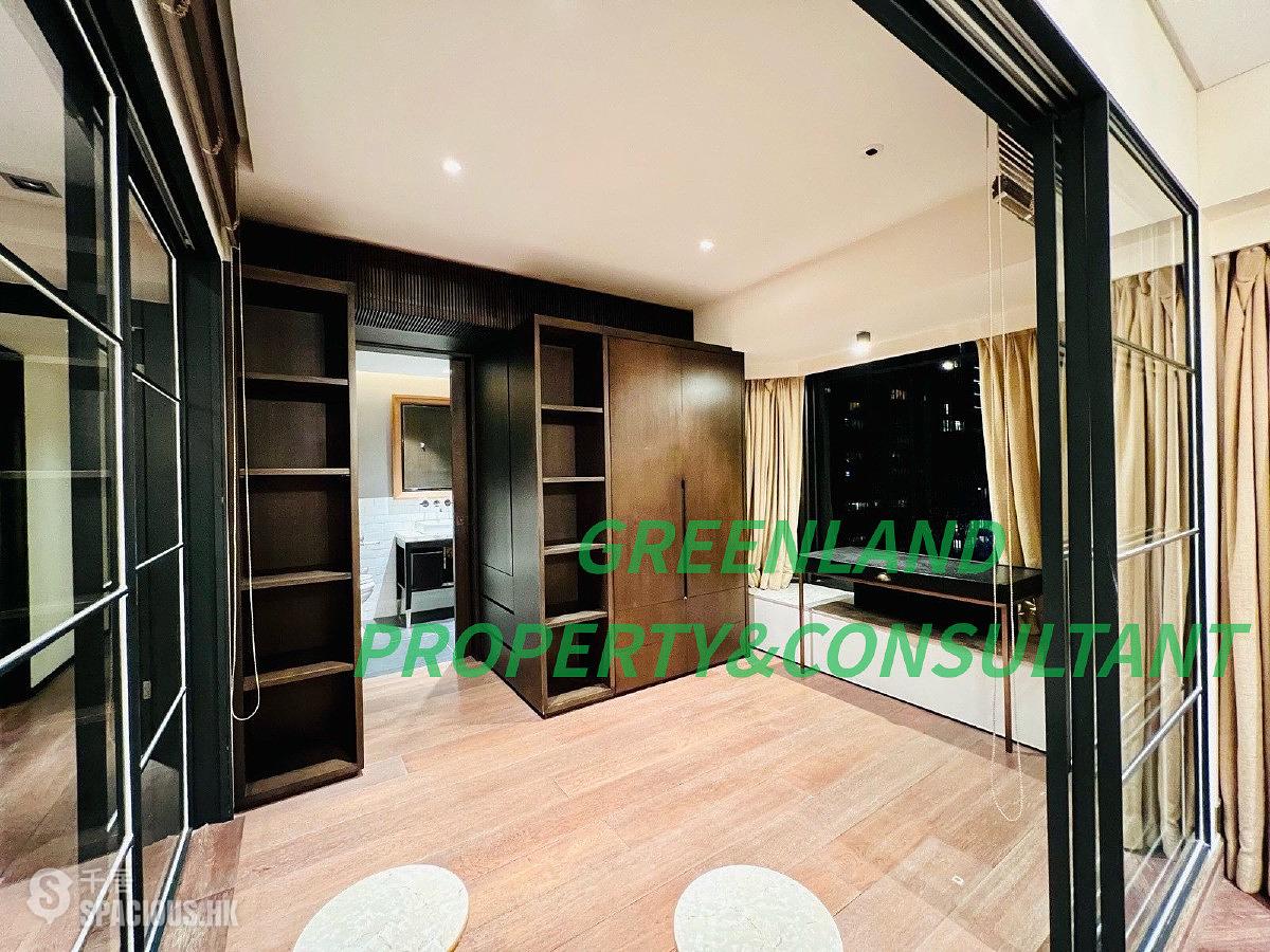 Central - The Royal Court 01