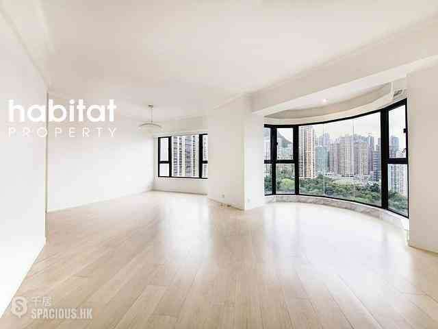 Central - The Royal Court 01