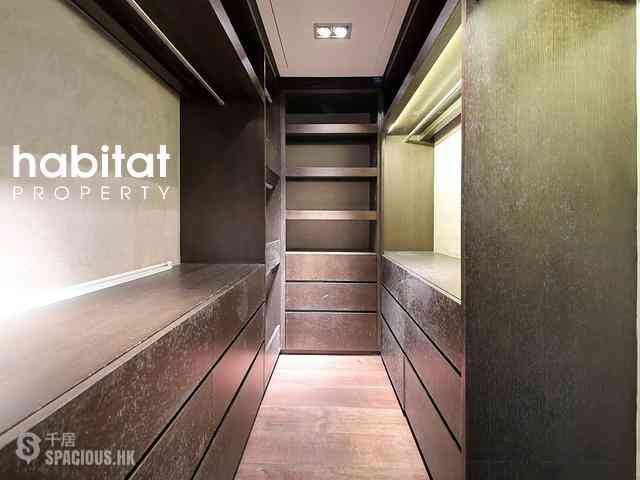 Central - The Royal Court 06