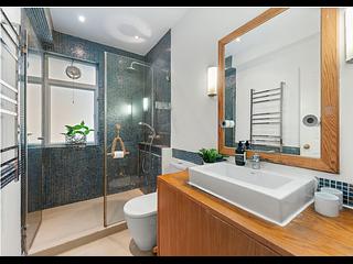 Mid Levels West - Peace Court 09