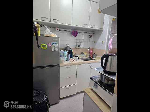 Shau Kei Wan - Tung Shing Court 01