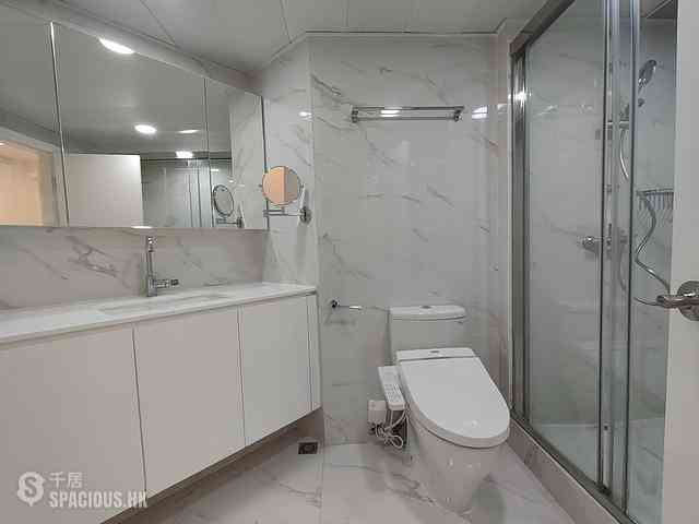 Wan Chai - Convention Plaza Apartments 06