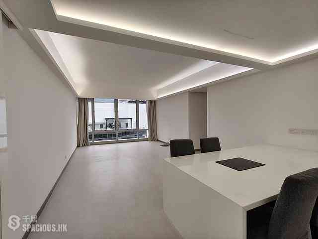 Wan Chai - Convention Plaza Apartments 08