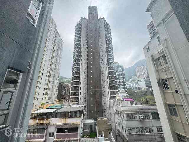 Happy Valley - Cheerful Court 01