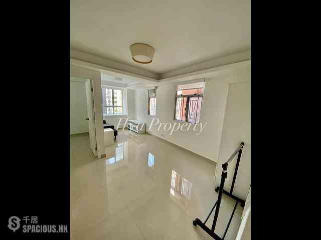 Sai Ying Pun - Wah Fai Court 01