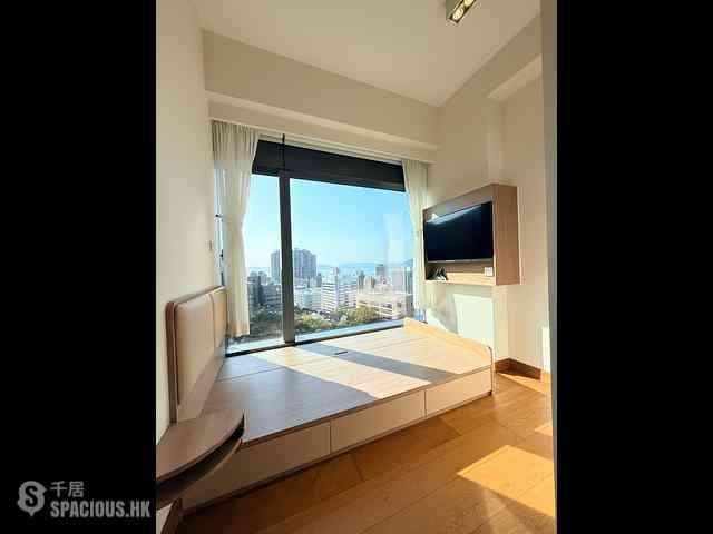 Mid Levels West - University Heights 10