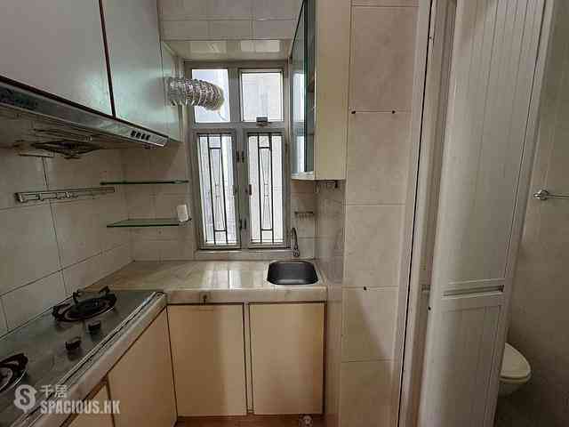 Sai Ying Pun - Tai Hing Building 03