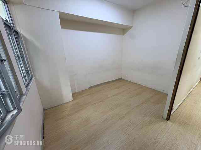 Sai Ying Pun - Tai Hing Building 08