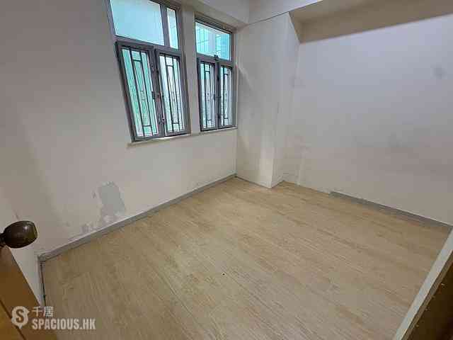 Sai Ying Pun - Tai Hing Building 09