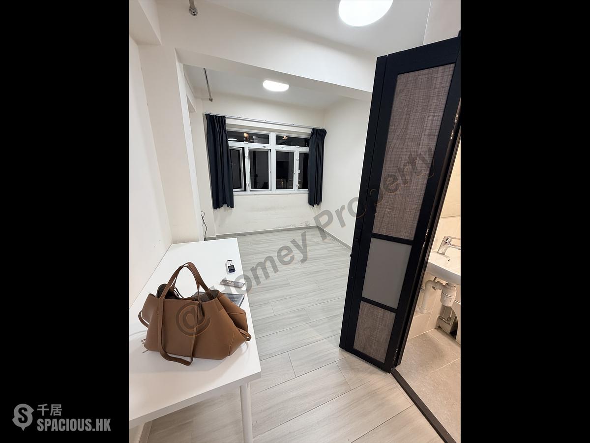 Causeway Bay - Po Wing Building Block 61-73 Lee Garden Road 01