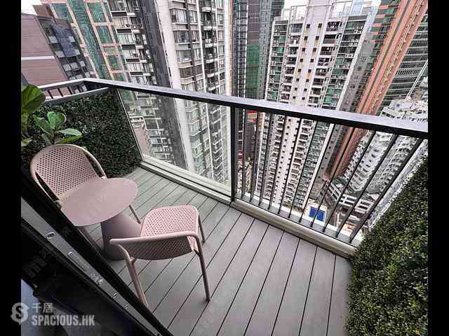 Sai Ying Pun - The Queens 01