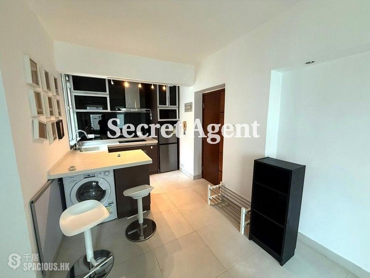Sai Ying Pun - Golden Phoenix Court 01