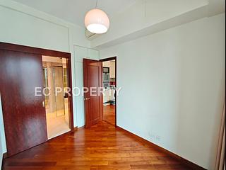 Wan Chai - The Avenue Phase 2 Block 1 06