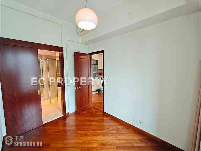 Wan Chai - The Avenue Phase 2 Block 1 06