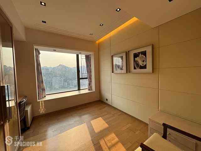 Happy Valley - Broadwood Twelve 03