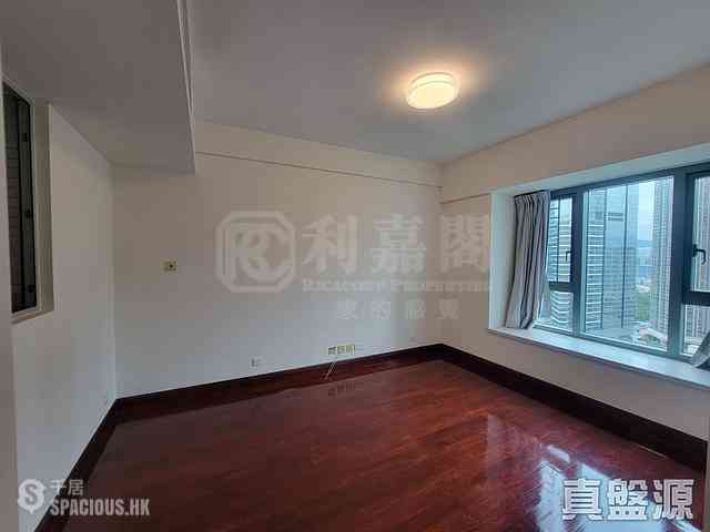 West Kowloon - The Harbourside Block 3 05