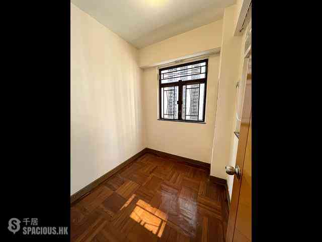 Wan Chai - Yen Men Building 08