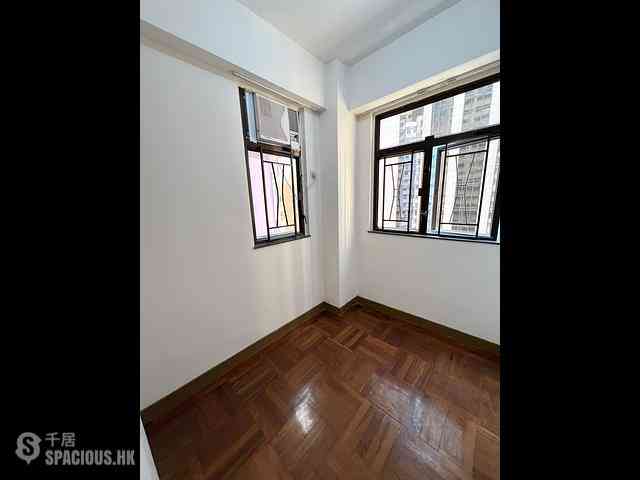 Wan Chai - Yen Men Building 09