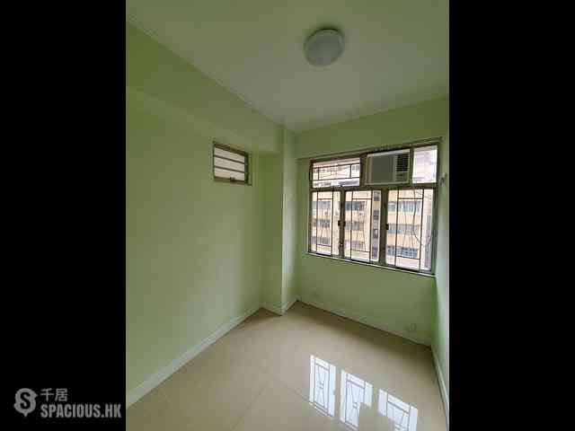 Shek Tong Tsui - Chong Yip Centre Block B 04